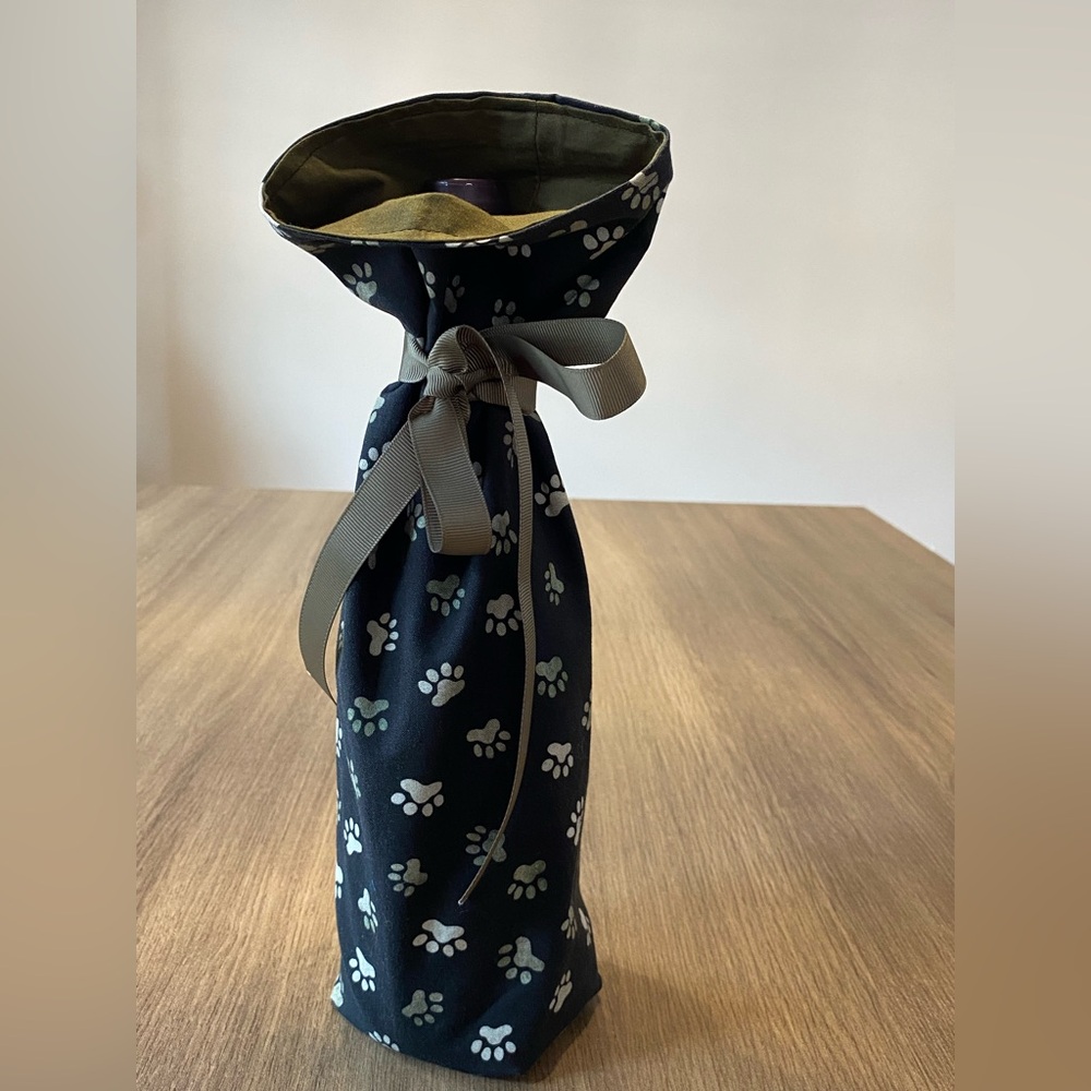 Animal Paw Print Handmade Alcohol Bottle Bag, Black/Gold
